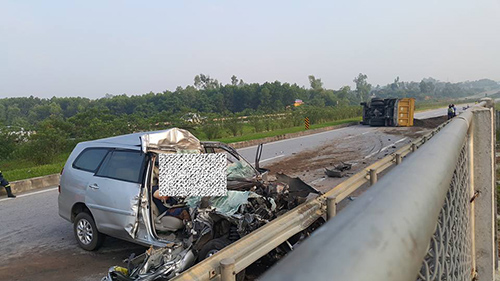 Tai nạn xảy ra đoạn cầu Tân Lập trên tuyến cao tốc Hà Nội - Thái Nguyên.

